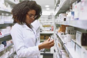 How To Become A Pharmacy Technician (Without School)